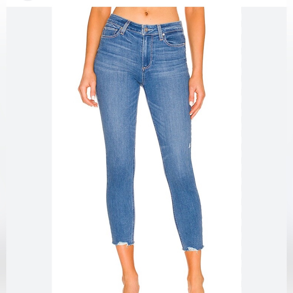 Paige Hoxton crop in bistro distressed